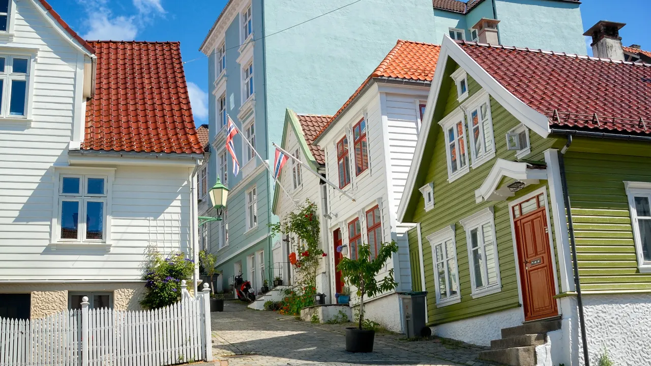 Urokliwe drewniane domy na starym mieście w Bergen Urokliwe drewniane domy na starym mieście w Bergen
