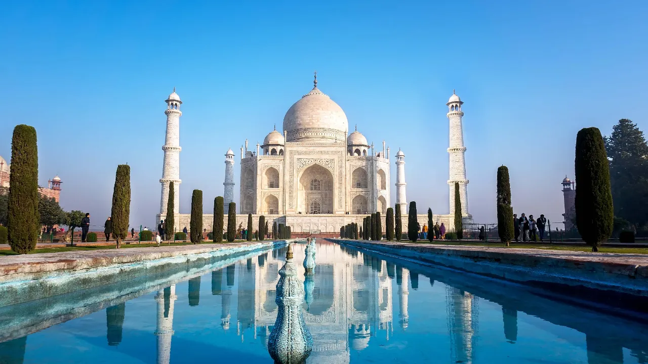 Tadż Mahal w Agrze w Indiach – ikoniczne mauzoleum Tadż Mahal w Agrze w Indiach – ikoniczne mauzoleum