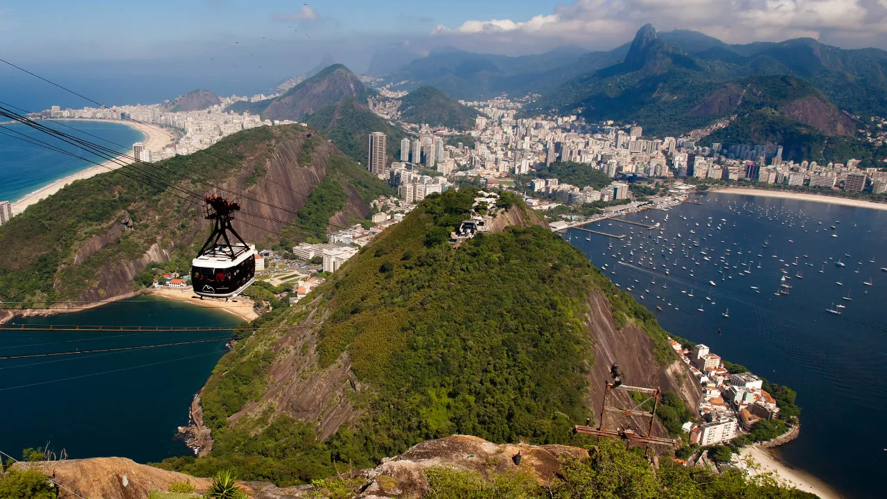 Kolejka linowa na Sugarloaf Mountain w Rio de Janeiro