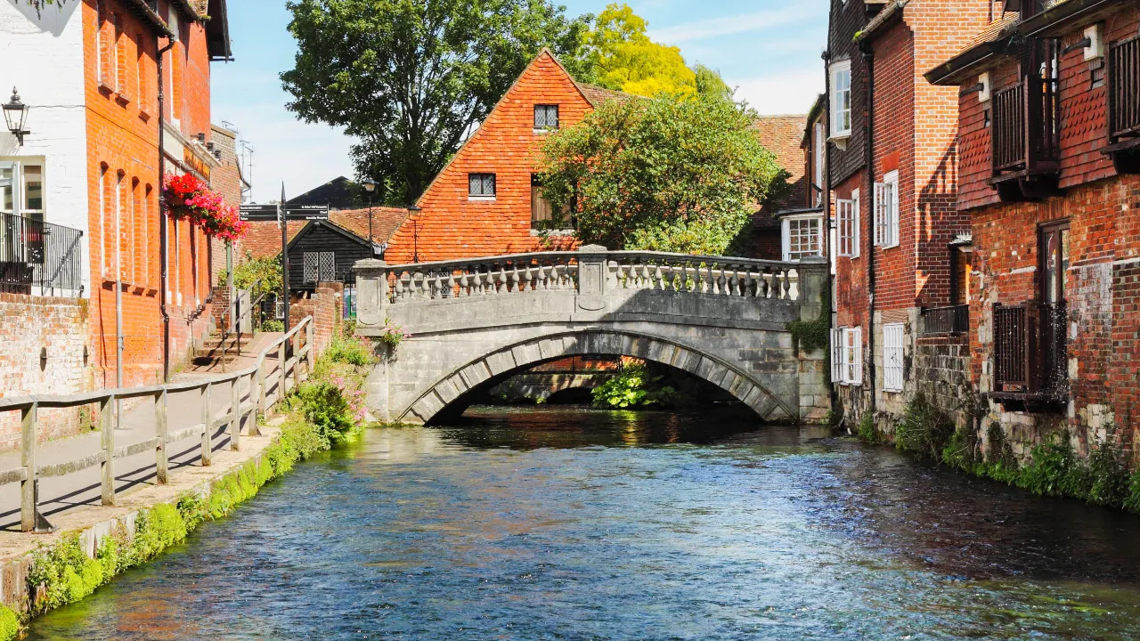 Winchester – znane z uroku, mostów i klasycznej angielskiej architektury Winchester – znane z uroku, mostów i klasycznej angielskiej architektury