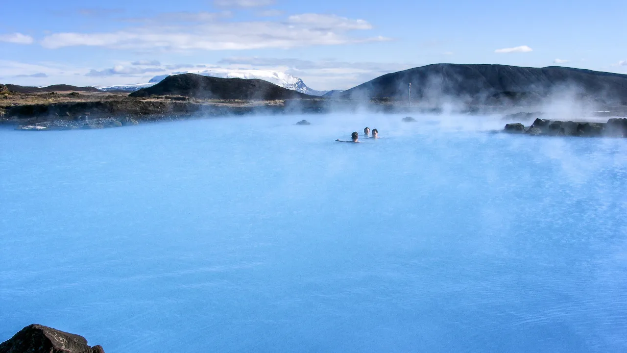 Jarðböðin w Mývatn Nature Baths, „Błękitna Laguna” północnej Islandii Jarðböðin w Mývatn Nature Baths, „Błękitna Laguna” północnej Islandii