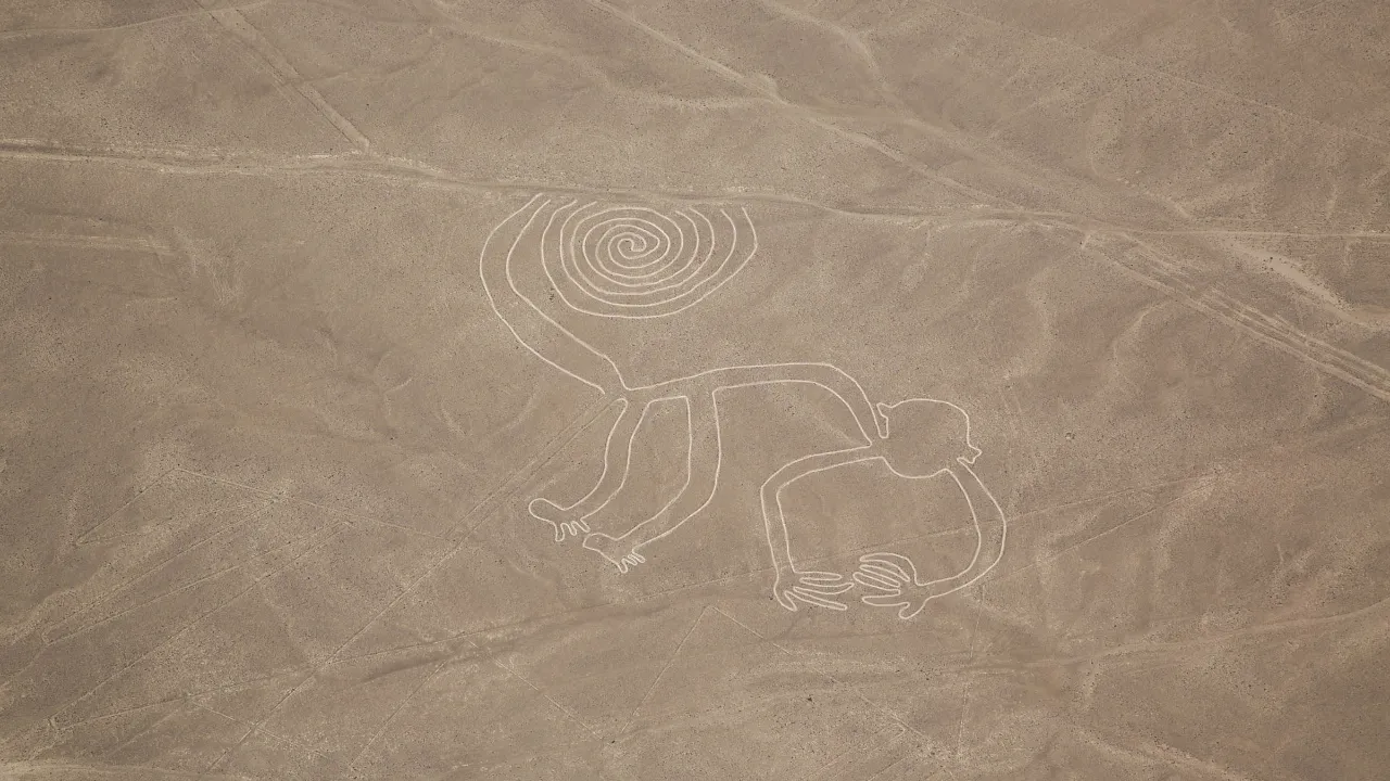 Linie Nazca w południowym Peru to ogromne geoglify, z których najbardziej znana jest małpa. Widoczne tylko z powietrza
