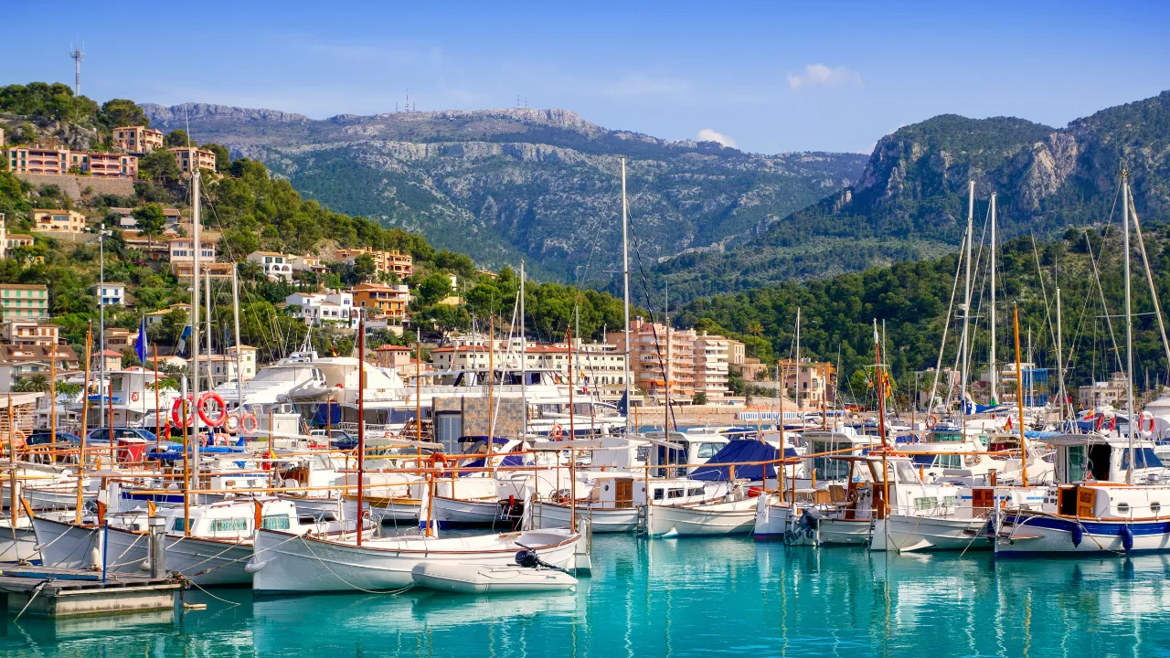 Marina w Port de Sóller Marina w Port de Sóller