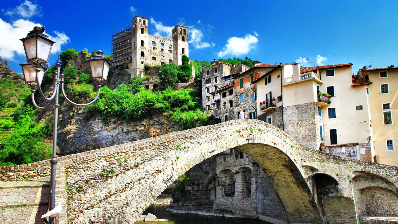 Stary kamienny most w Dolceacqua