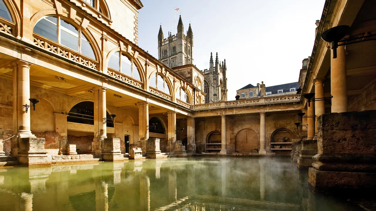 Rzymskie łaźnie w Bath – historyczne gorące źródła z czasów rzymskich Rzymskie łaźnie w Bath – historyczne gorące źródła z czasów rzymskich