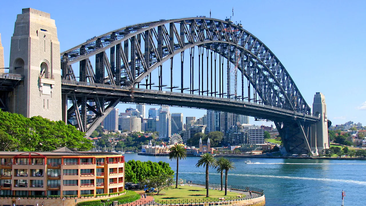 Sydney Harbour Bridge łączy centrum Sydney z North Shore