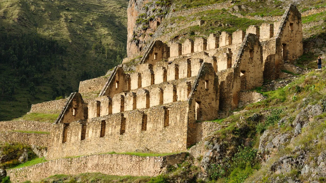 Magazyny Inków w Ollantaytambo – zbudowane wysoko w górach, by przechowywać plony w chłodzie i suchości