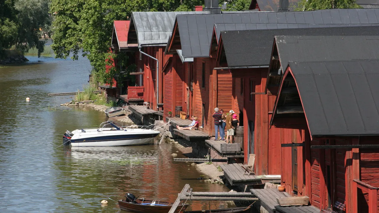 Słynne czerwone domy nad rzeką w Porvoo Słynne czerwone domy nad rzeką w Porvoo