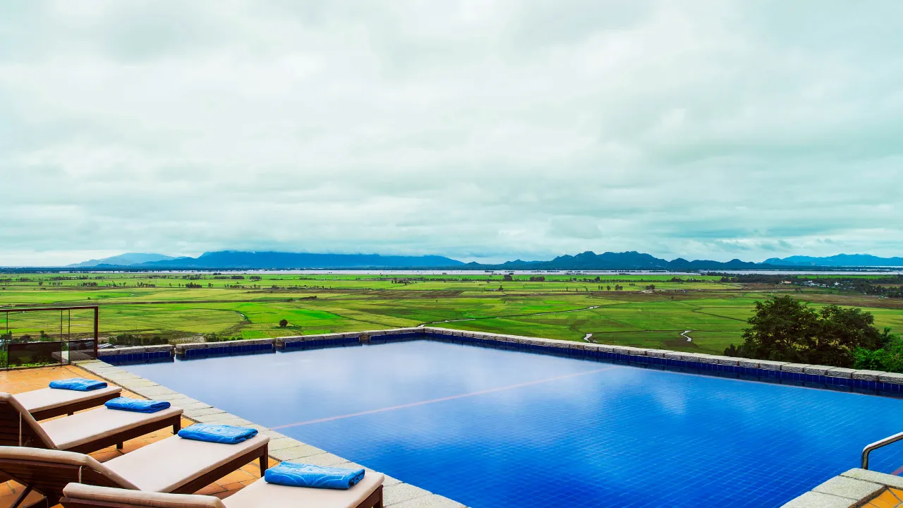 Nocujemy w nowym hotelu Victoria Nui Sam Lodge w Chau Doc Nocujemy w nowym hotelu Victoria Nui Sam Lodge w Chau Doc
