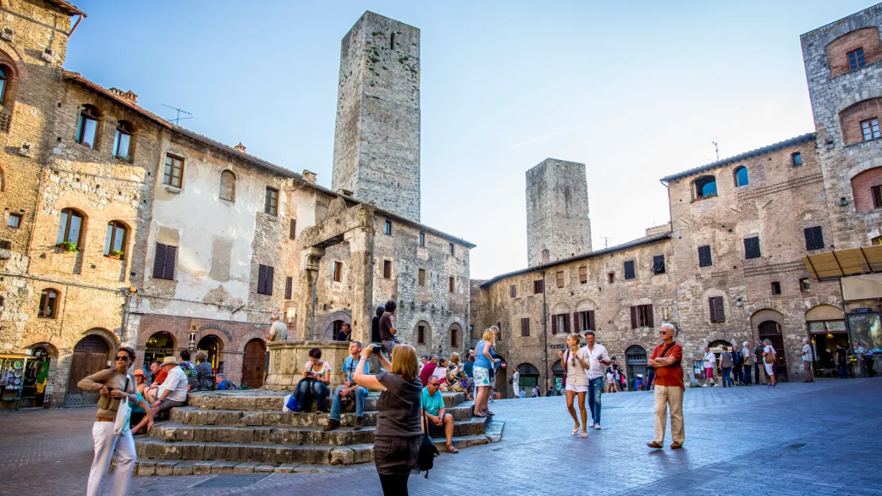Plac z wieżami w San Gimignano