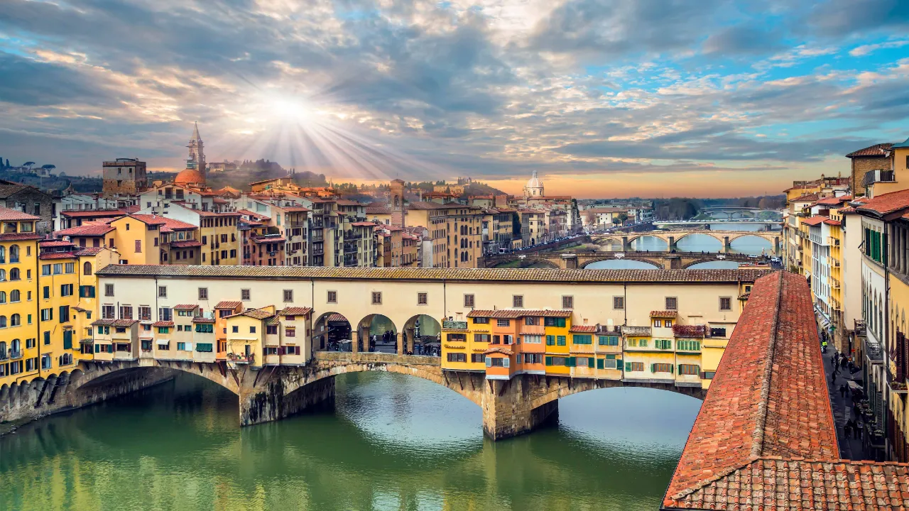 Most Ponte Vecchio nad rzeką Arno we Florencji Most Ponte Vecchio nad rzeką Arno we Florencji