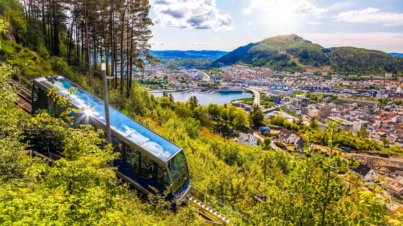 Fantastyczny widok na Bergen z Fløibanen Fantastyczny widok na Bergen z Fløibanen