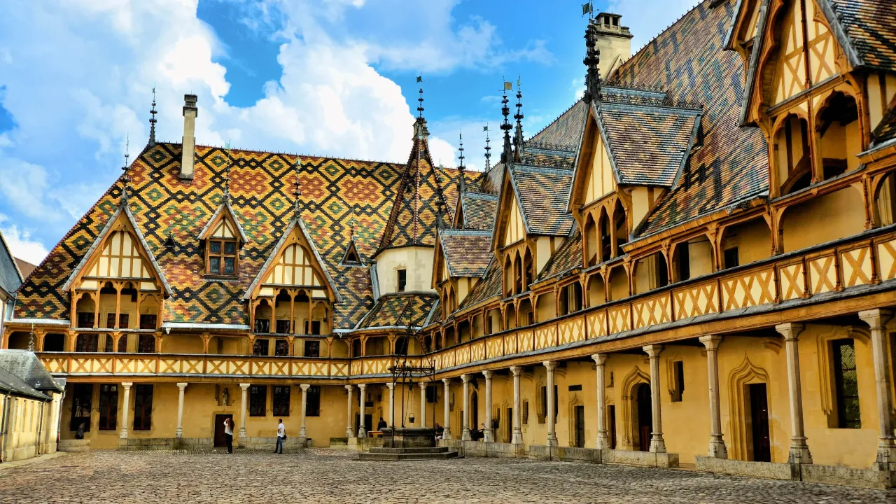 Hôtel Dieu - arcydzieło architektury w Beaune