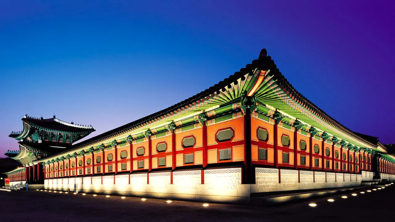 Gyeongbokgung to największy i najbardziej znany pałac królewski w Seulu Gyeongbokgung to największy i najbardziej znany pałac królewski w Seulu