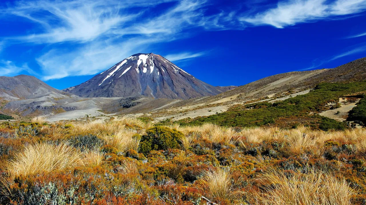 Mount Ngauruhoe – stożkowy wulkan w Parku Narodowym Tongariro