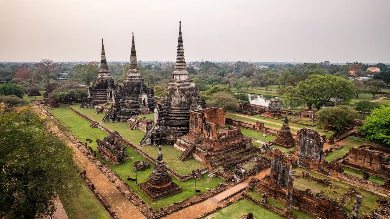 Widok ogólny Wat Phra Si Sanphet w Ayutthaya Historical Park