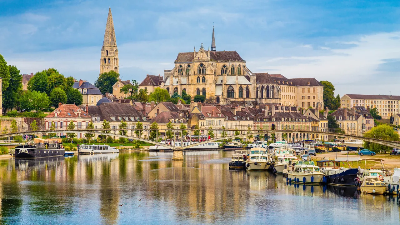 Auxerre, dumne miasto nad rzeką Yonne