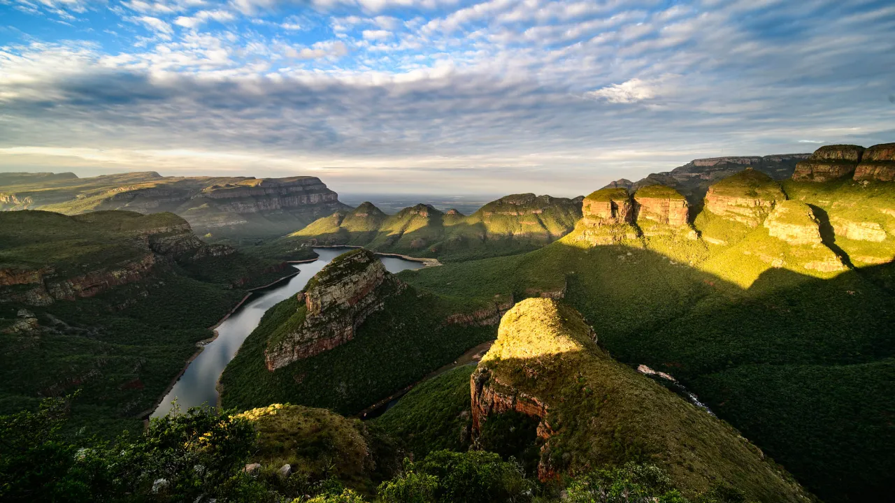 Blyde River Canyon to jeden z największych zielonych kanionów na świecie Blyde River Canyon to jeden z największych zielonych kanionów na świecie