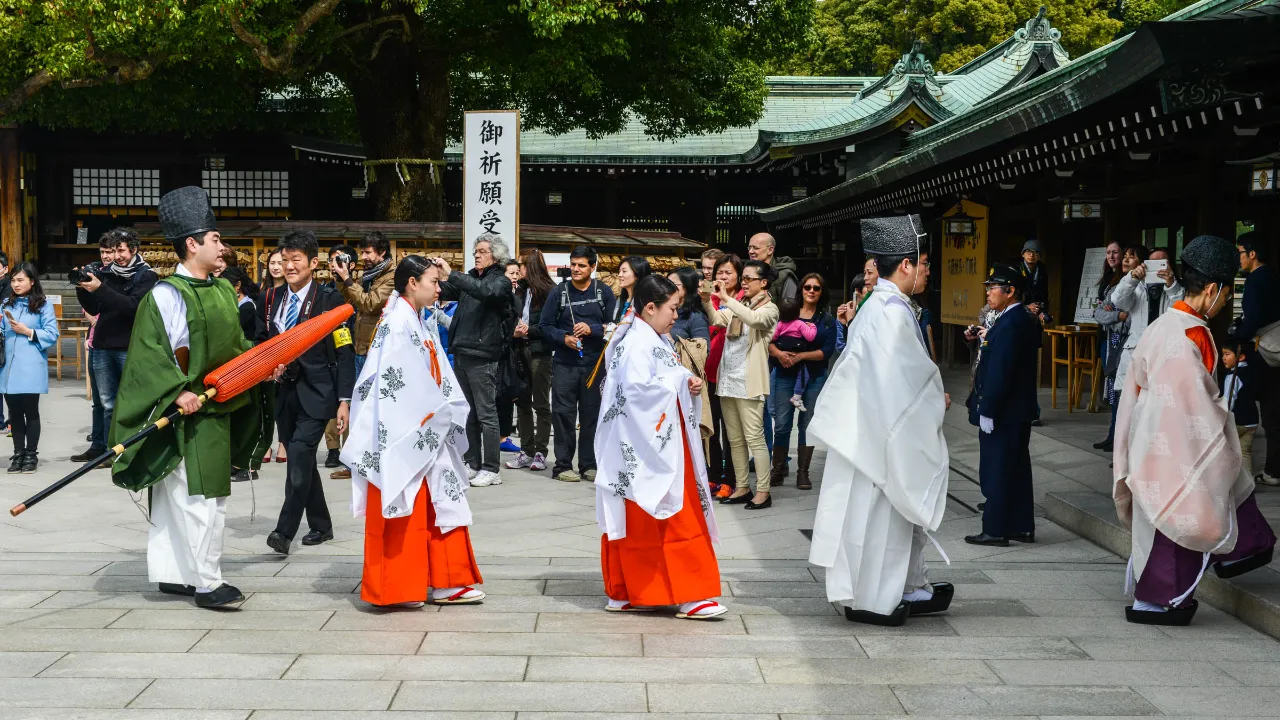 Ceremonia shintoistyczna w świątyni Meiji Jingu