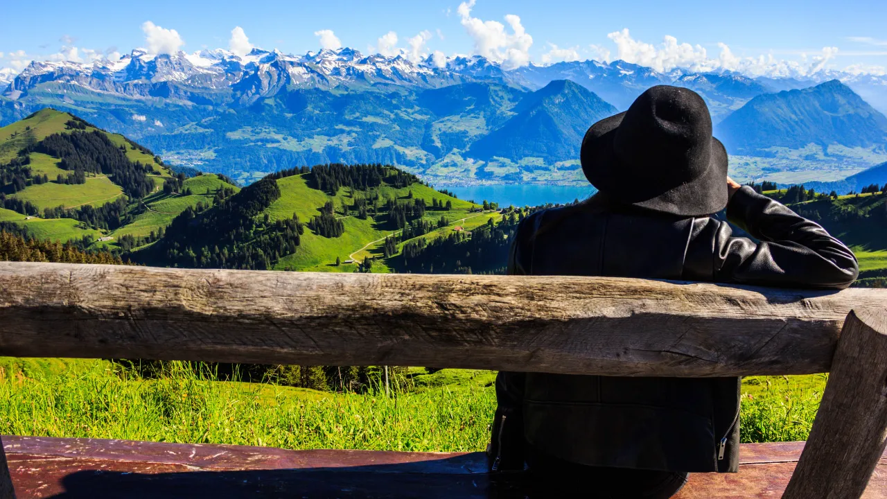 Widok z Rigi Kulm na Alpy i krajobraz jezior