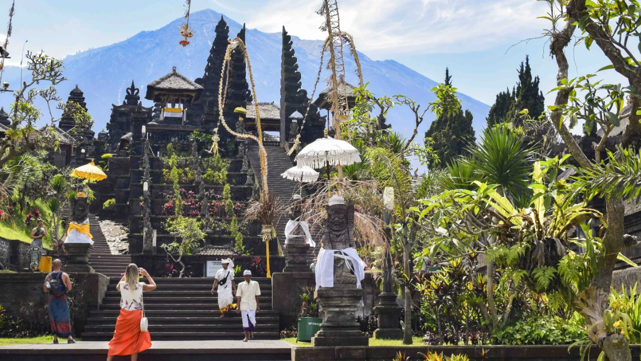 Świątynia Besakih u podnóża Mount Agung