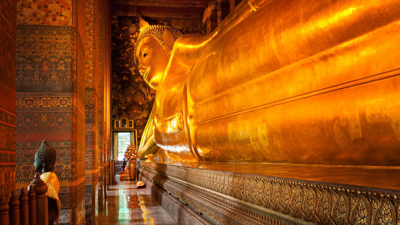 Ikoniczny leżący Budda w Wat Pho