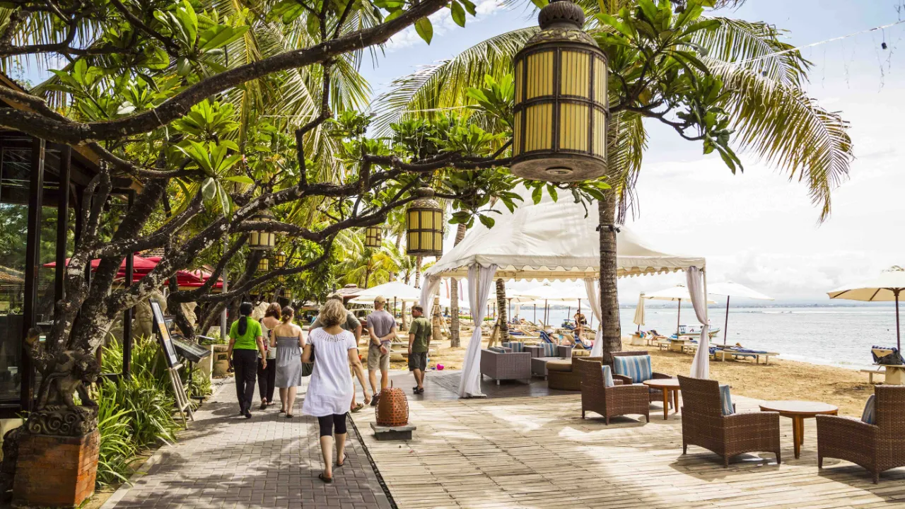 Promenada przy plaży Sanur na Bali