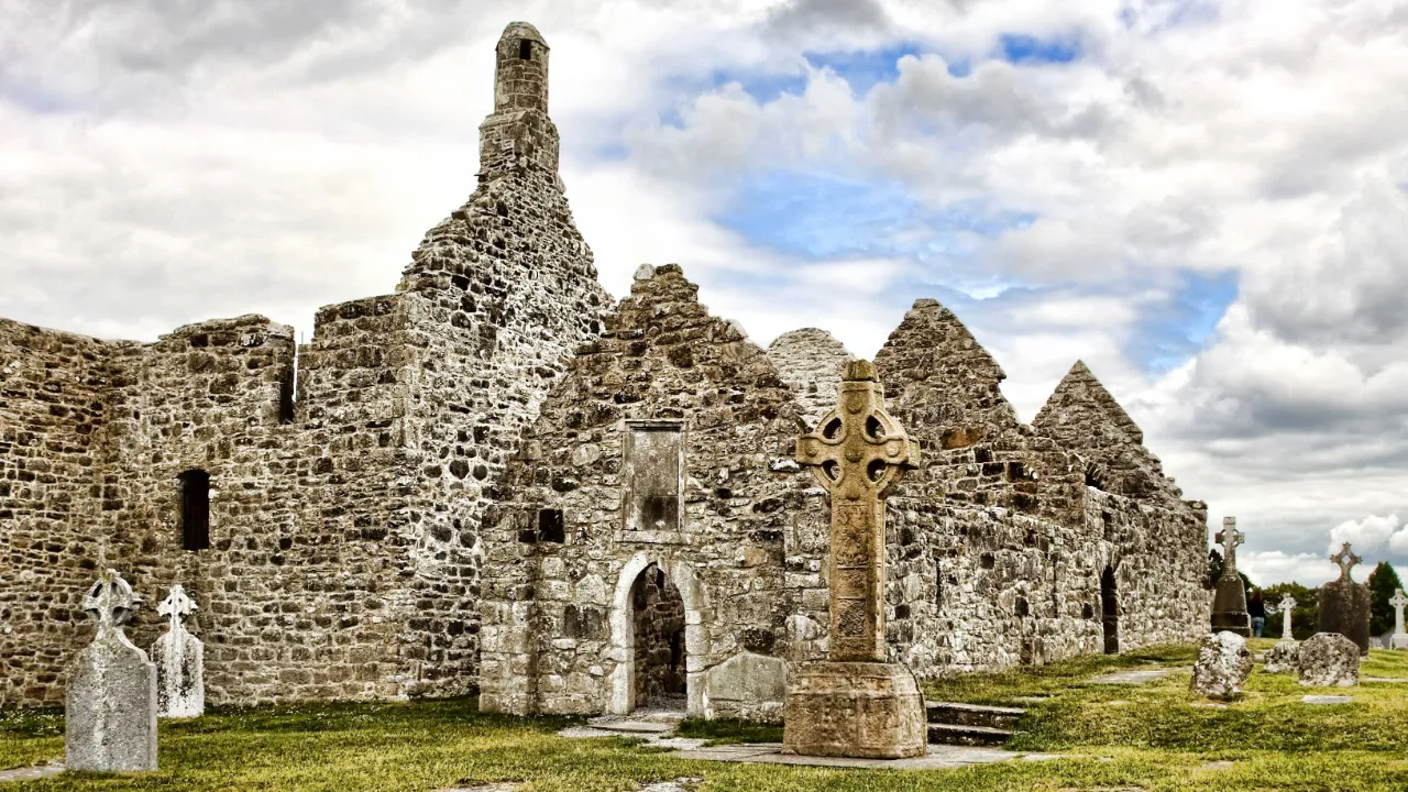 Stary klasztor Clonmacnoise