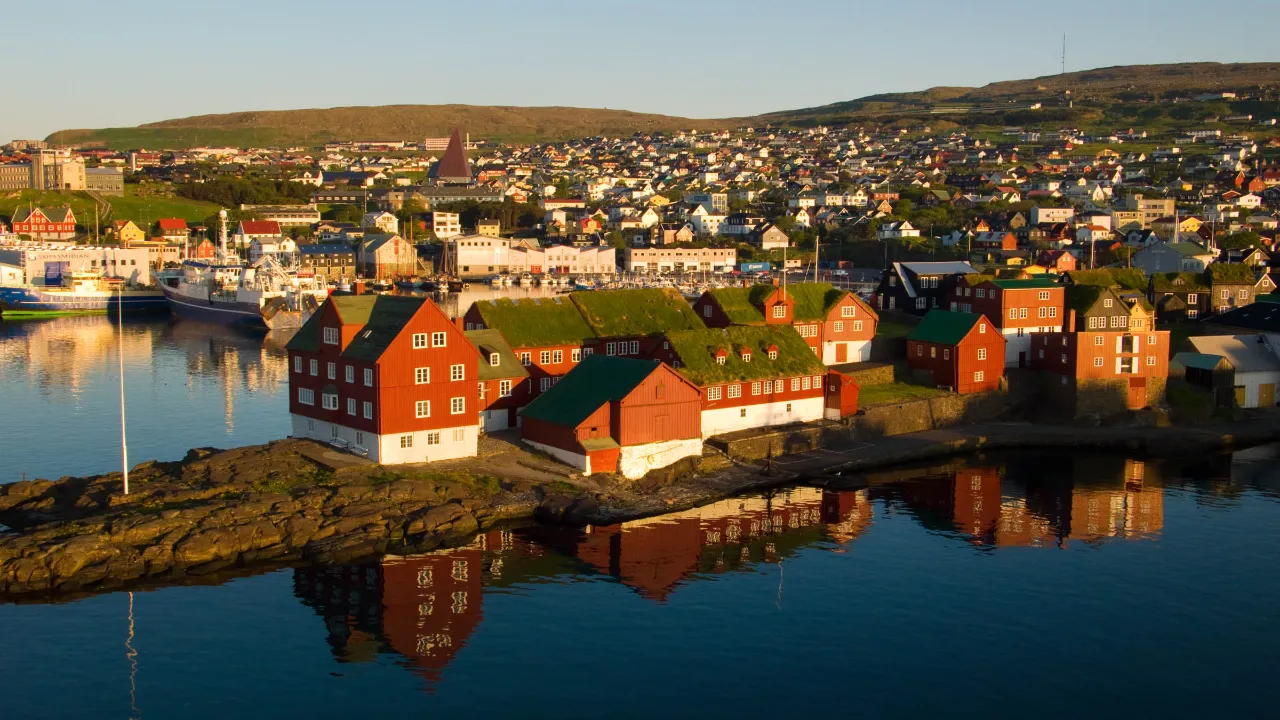 Zachód słońca nad Tórshavn Zachód słońca nad Tórshavn