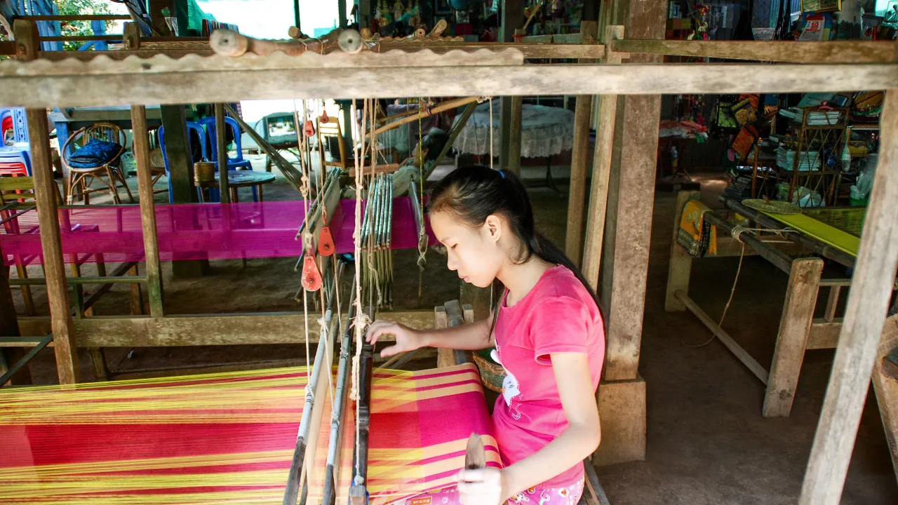 Tkactwo jedwabiu w Phnom Penh